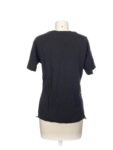 m Beden LC Waikiki T-shirt %70 İndirimli.