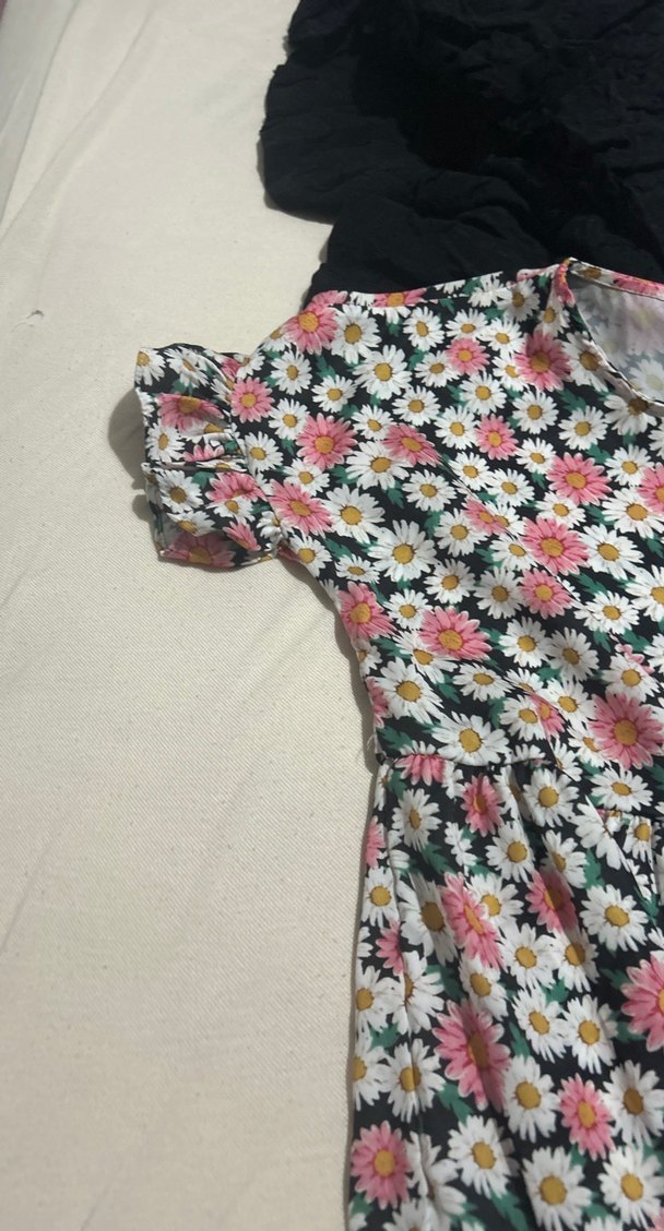 Çiçek Desenli  Elbisesi - Görsel 3