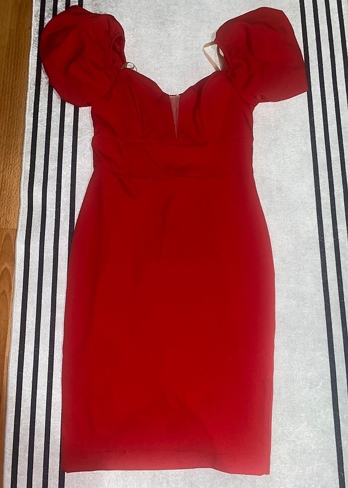 Kırmızı pof kollu abiye gece elbisesi - Görsel 2