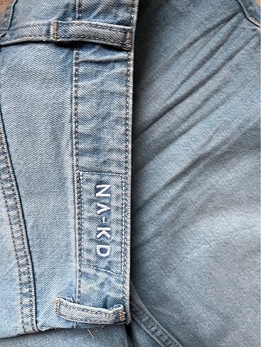 38 Beden NA-KD Jean