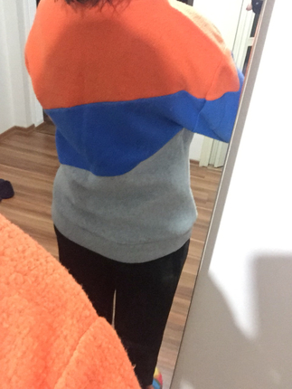 Renkli sweatshirt