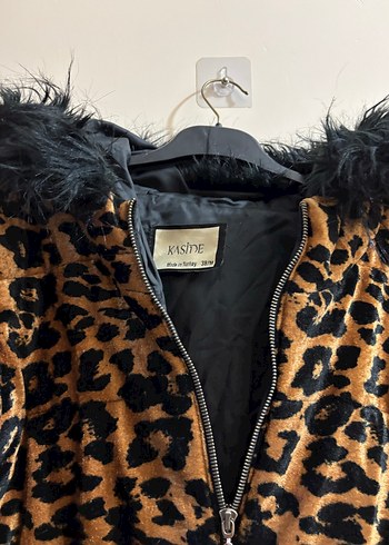 Leopar Desenli Kadın kadife şişme mont - Görsel 5