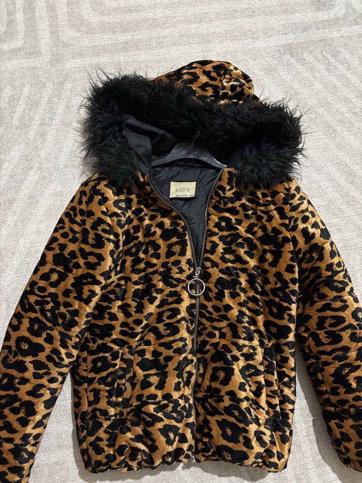 Leopar Desenli Kadın kadife şişme mont - Görsel 2
