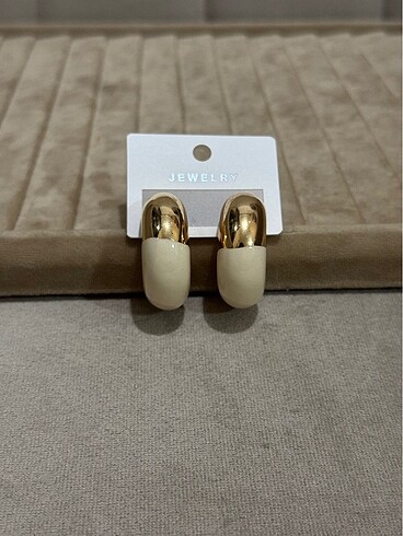 Altın renk küpe - Görsel 2