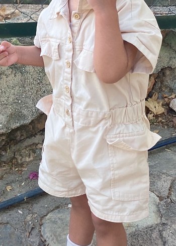 Kız Bebek Bej Düğmeli Kısa Kollu Tulum - Görsel 3