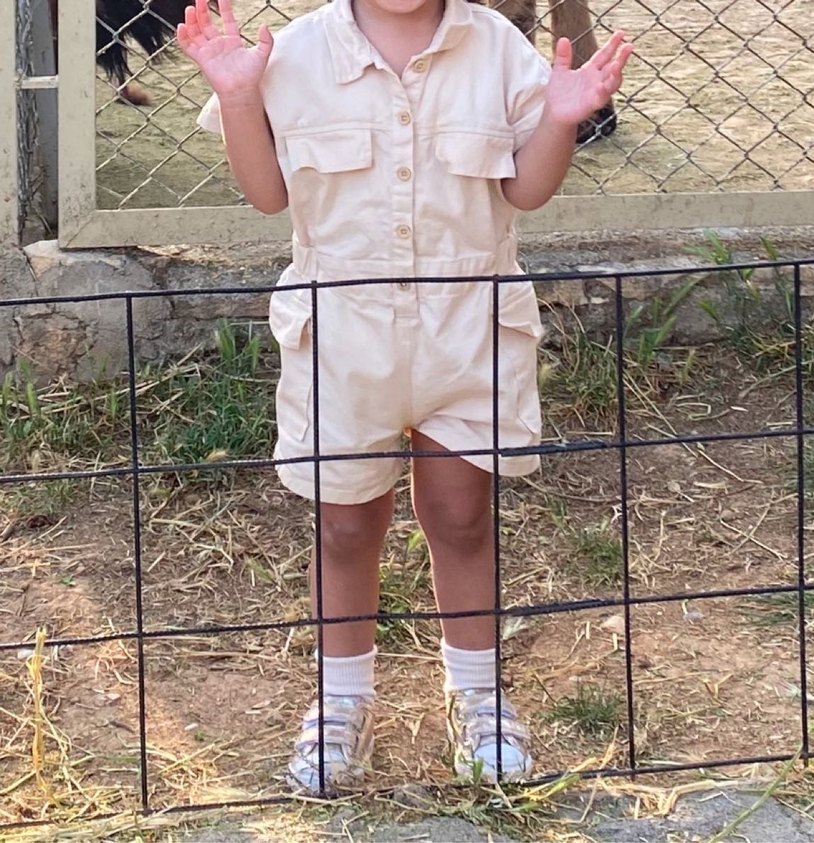 Kız Bebek Bej Düğmeli Kısa Kollu Tulum - Görsel 2