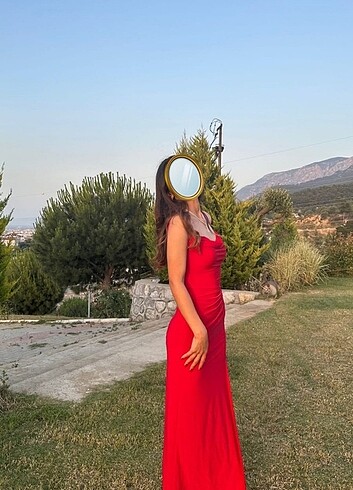 34 Beden Askılı yırtmaçlı bel drapeli elbise