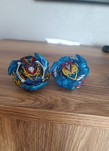 Beyblade burst takara tomy 