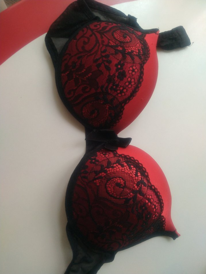 Kırmızı Siyah Dantel Desenli Gotik Sütyen - Görsel 2