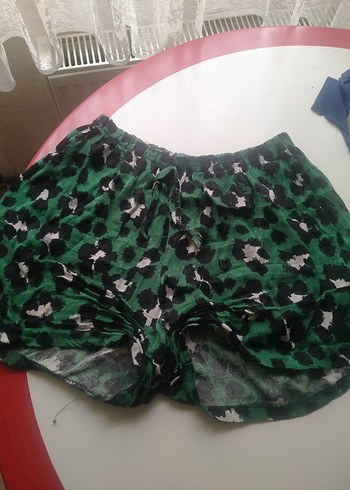 Yeşil Pilili Bağlama Desenli Mini Şort - Görsel 2