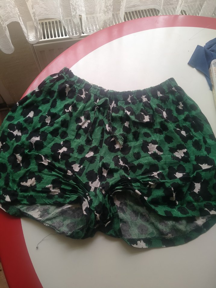 Yeşil Pilili Bağlama Desenli Mini Şort - Görsel 2