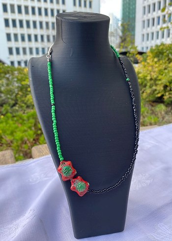 El Yapımı Etnik Desenli Siyah Yeşil Boncuklu Kolye - Görsel 3