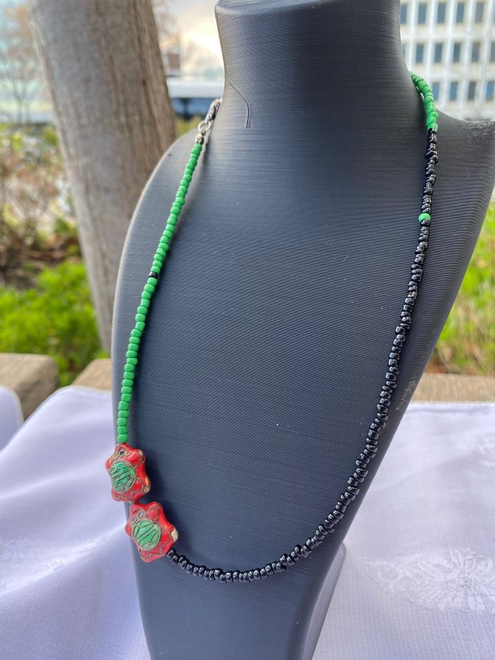 El Yapımı Etnik Desenli Siyah Yeşil Boncuklu Kolye - Görsel 4