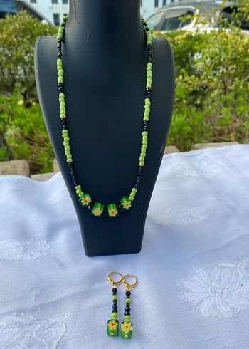 El Emeği Yeşil Çiçekli Boncuk Kolye ve Küpe Seti - Görsel 6