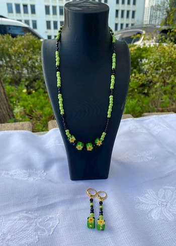 El Emeği Yeşil Çiçekli Boncuk Kolye ve Küpe Seti - Görsel 4