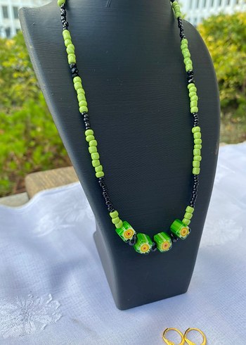 El Emeği Yeşil Çiçekli Boncuk Kolye ve Küpe Seti - Görsel 2