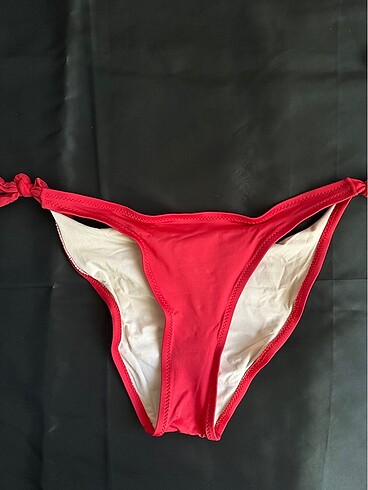 40 Beden kırmızı bikini altı