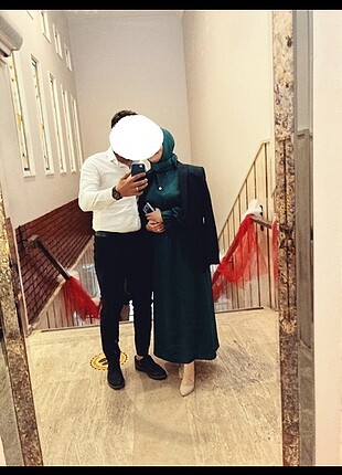 Saten zümrüt yeşili elbise