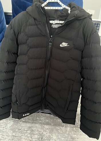 Nike mont
