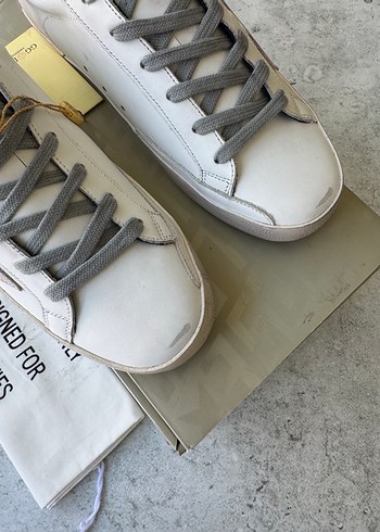 Golden Goose Deluxe Golden Goose Beyaz Gri Bağcıklı Kadın Spor Ayakkabı