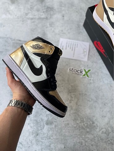 Nike Air Jordan 1