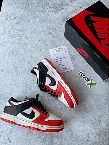 Nike Sbdunk red black
