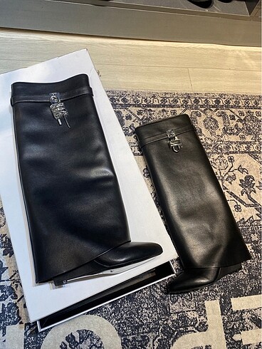 39 Beden Givenchy Bot