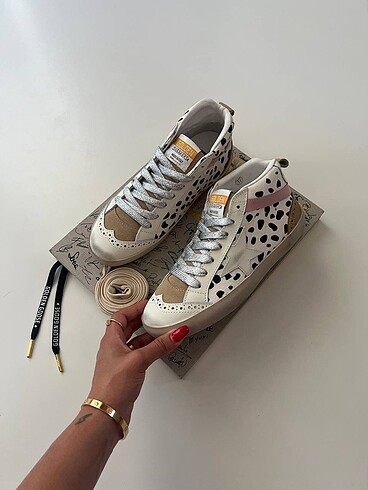 Golden Goose Deluxe Mid