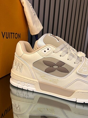 44 Beden ten rengi Renk Louis vuitton trainer