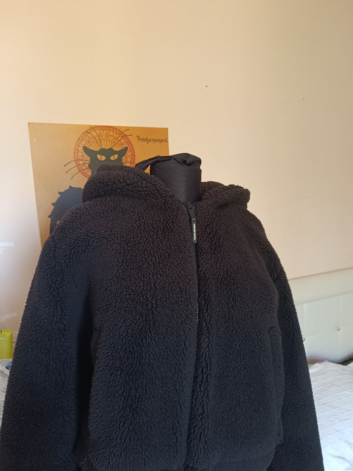 Siyah Peluş Kadın Kısa Mont - pull&bear - Görsel 3