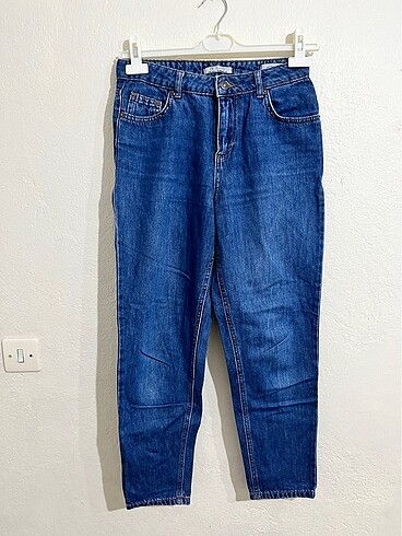 Defacto Mom Jean