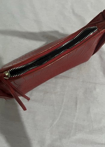 Kırmızı Parlak Deri Yılan Desenli Kadın Çanta - Görsel 3