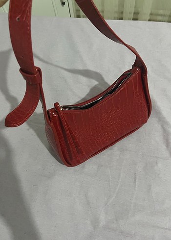 Kırmızı Parlak Deri Yılan Desenli Kadın Çanta - Görsel 2