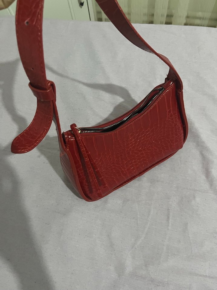 Kırmızı Parlak Deri Yılan Desenli Kadın Çanta - Görsel 2