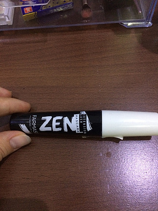 Farmasi Zen maskara