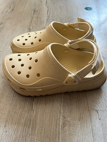 Crocs Hiker X-Scape Clog Krem Rengi Terlik