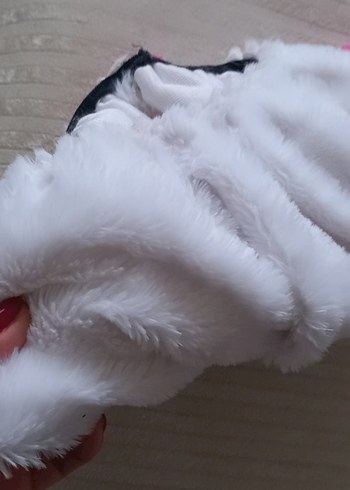 Beyaz Kürklü Nakışlı Kedi Kıyafeti - Görsel 3