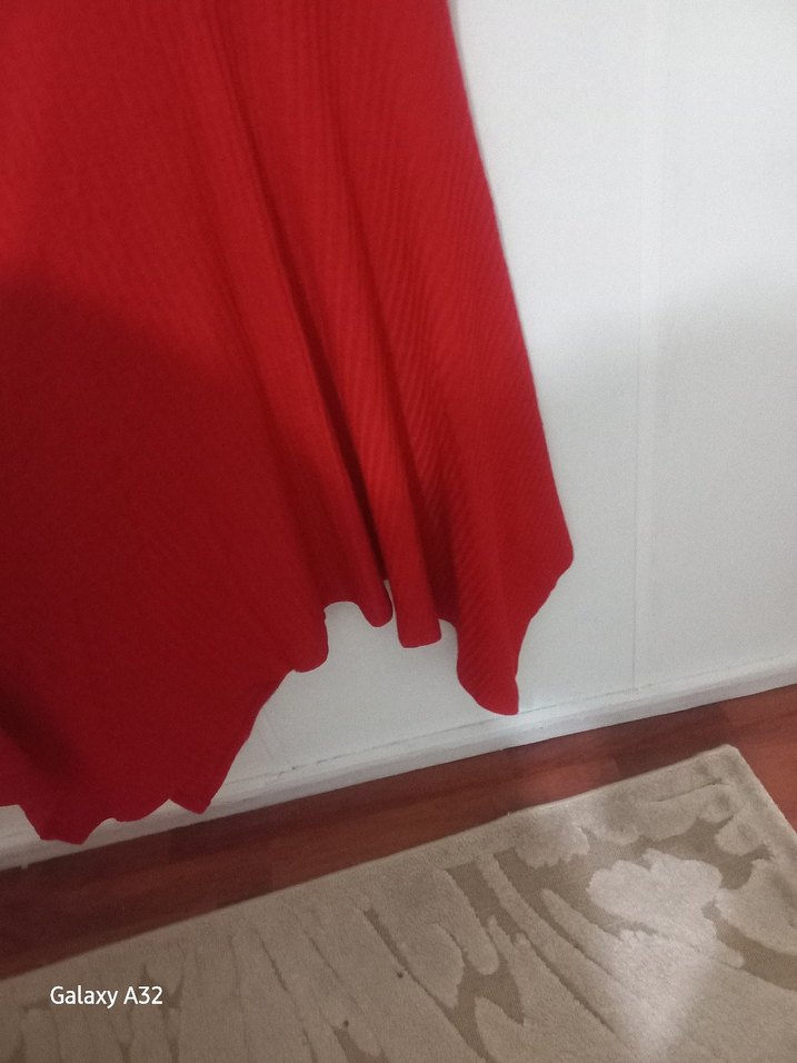 Kırmızı Piliseli Midi eteği verev Kadın Elbise - Görsel 3