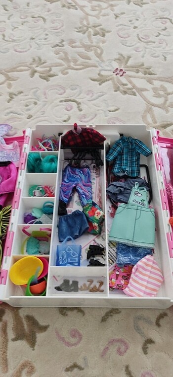 Barbie gardırop ve eşyalar - Görsel 2