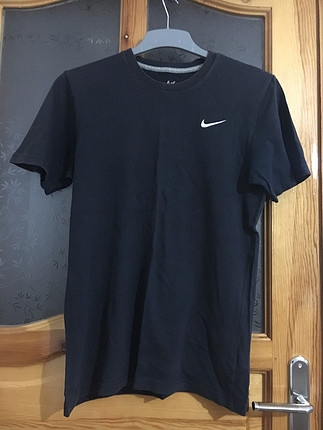 Nike Basic T-Shirt