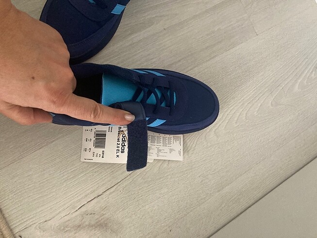37 Beden lacivert Renk Adidas erkek çocuk ayakkabı