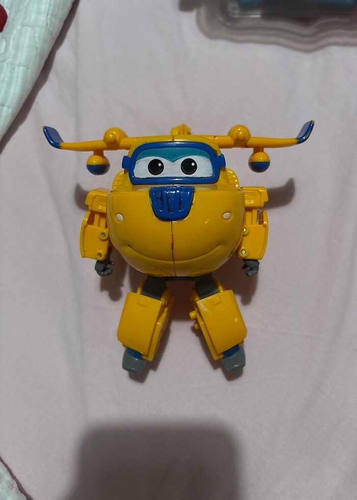 Harika Kanatlar Dönüşen Robot - Görsel 3