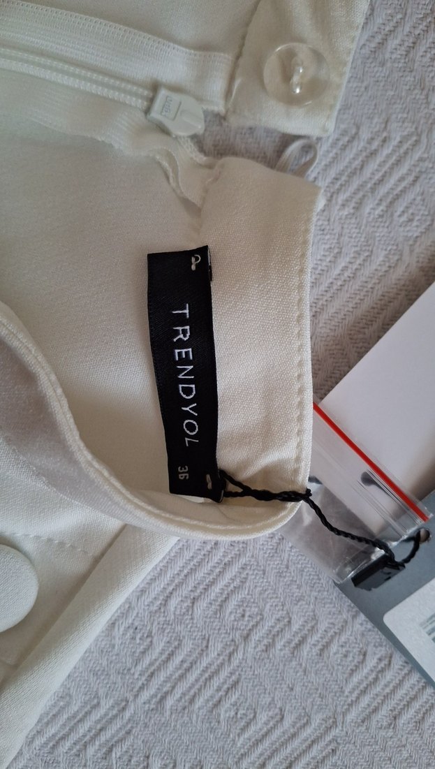 Düğmeli Beyaz Midi Kadın Elbise - Görsel 3