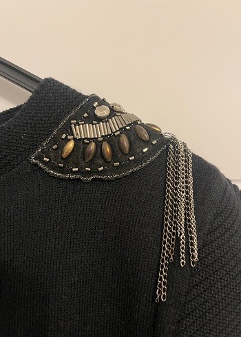 Zincir Detaylı Siyah Kadın Tişört - Görsel 3