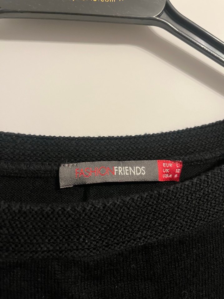 Zincir Detaylı Siyah Kadın Tişört - Görsel 2