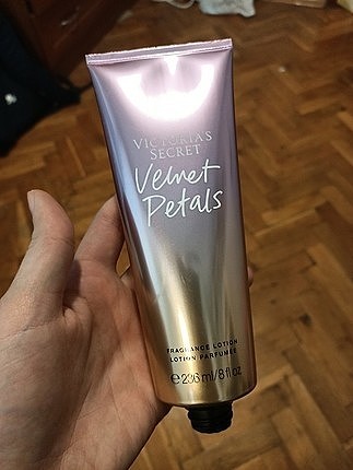 victoria secret velvet petals lotion