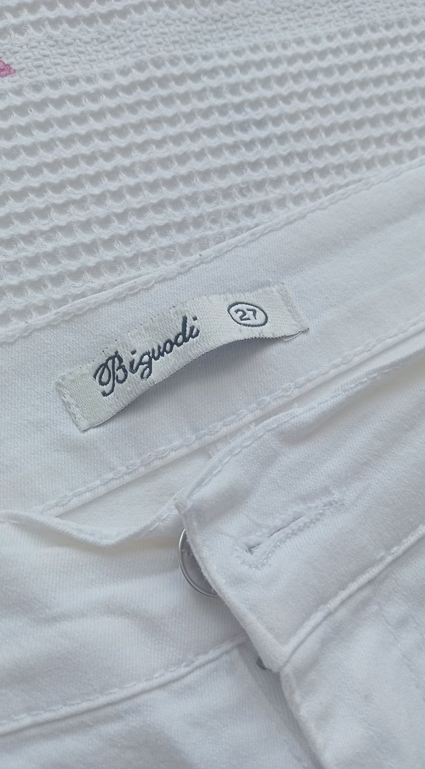 Beyaz Pamuklu Dar Kesim Kadın Jean - Görsel 2