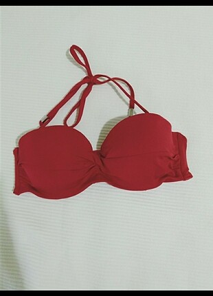 Kırmızı bikini