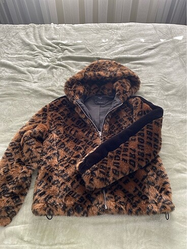 Bershka mont