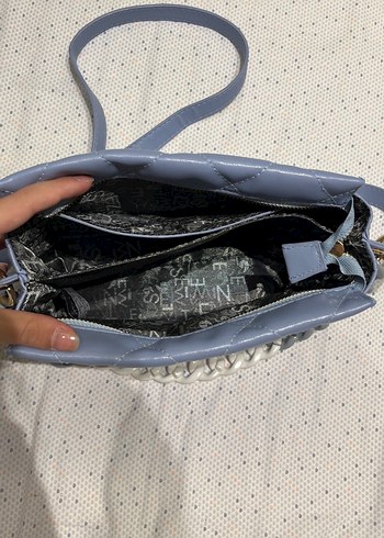 Zincir Detaylı Mavi Kadın Çanta - Görsel 2